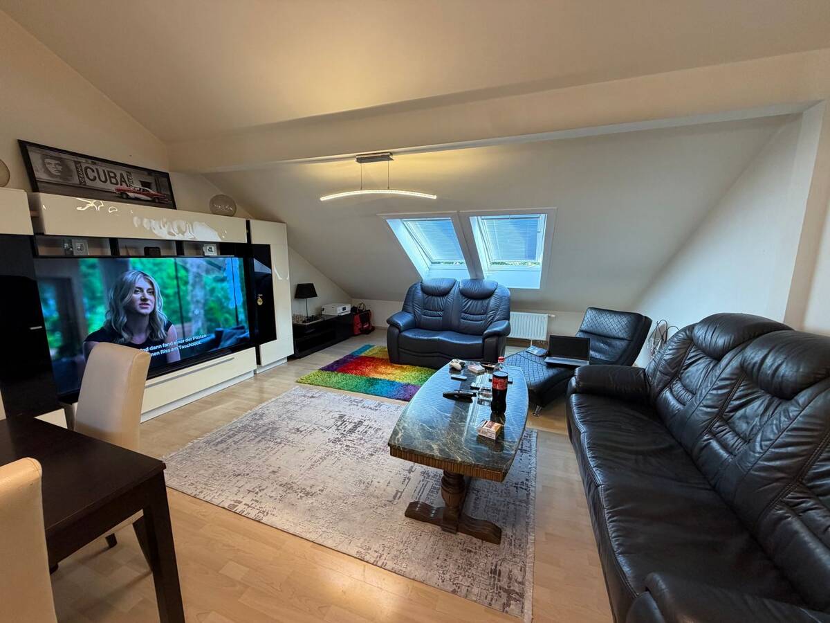 +++Schöne, helle 2-Zi.-Dachgeschoßwohnung in Zentrumsnähe +++ – 84478 Waldkraiburg – Bild 1 von 9