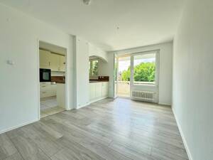 GROßZÜGIGE, HELLE 4-ZIMMER-WOHNUNG IM MODERNISIERTEN WOHNAUS IN FAMILIENFREUNDLICHER WOHNLAGE – 81549 München – Vorschaubild 7