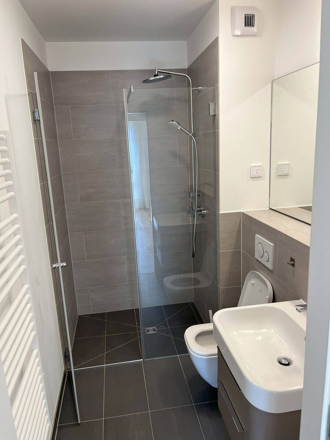 Moderne, helle, gepflegte 3-ZKB Wohnung mit EBK, Balkon, Einbaumöbeln und TG-Platz – Bonn – Vorschaubild 8