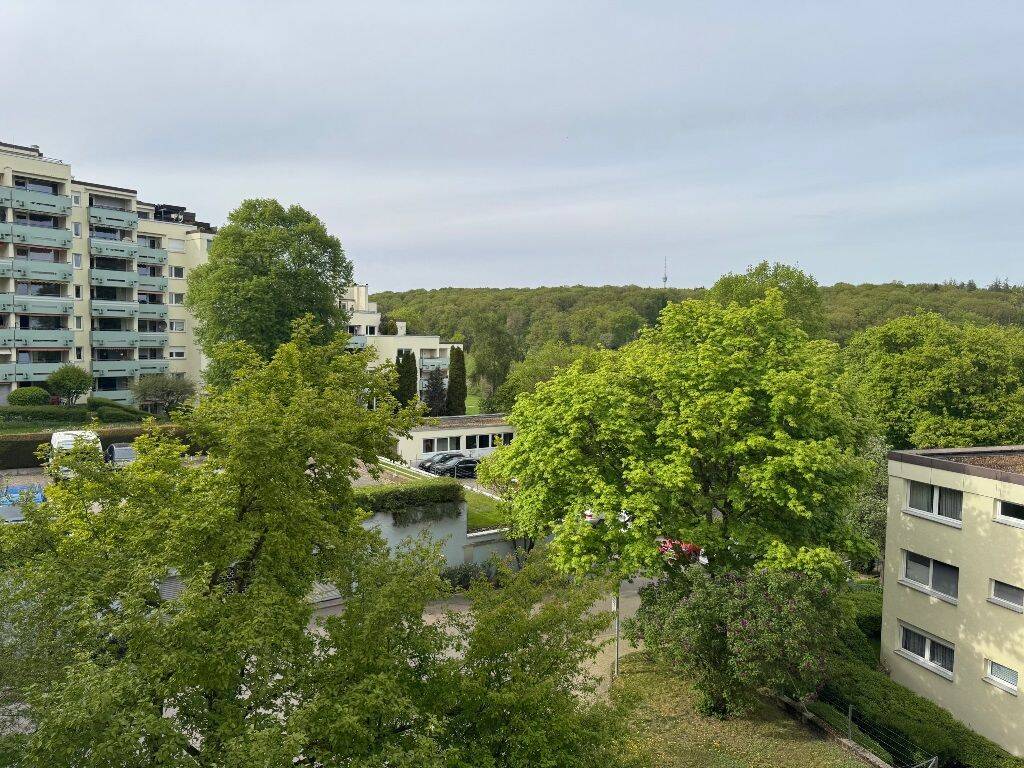 "Wohnen im Grünen - renovierungsbedürftige 4,5-Zi.-OG-ETW in Stuttgart-Hoffeld" – Stuttgart – Vorschaubild 8