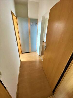 BS52/EGli - Charmante 2-Raum-Wohnung mit Balkon, Kaminofen und Einbauküche in Oschatz – 4758 Oschatz – Vorschaubild 2