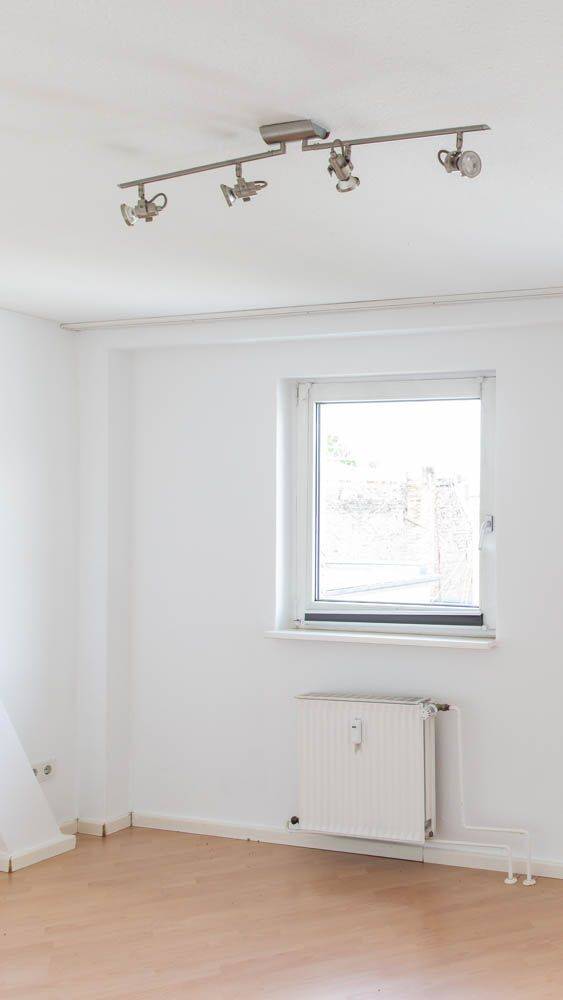 HOMESK - Sofort bezugsfreie 2-Zimmer-DG-Wohnung mit Süd-Wintergarten an der Kantstraße – Berlin – Vorschaubild 5