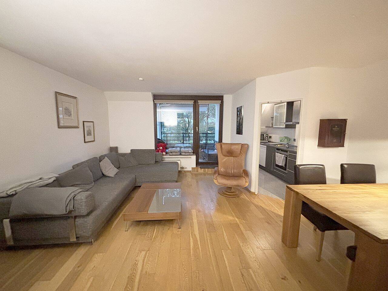 Modern eingerichtete Maisonette-Wohnung mit Balkon in Sülz Toplage