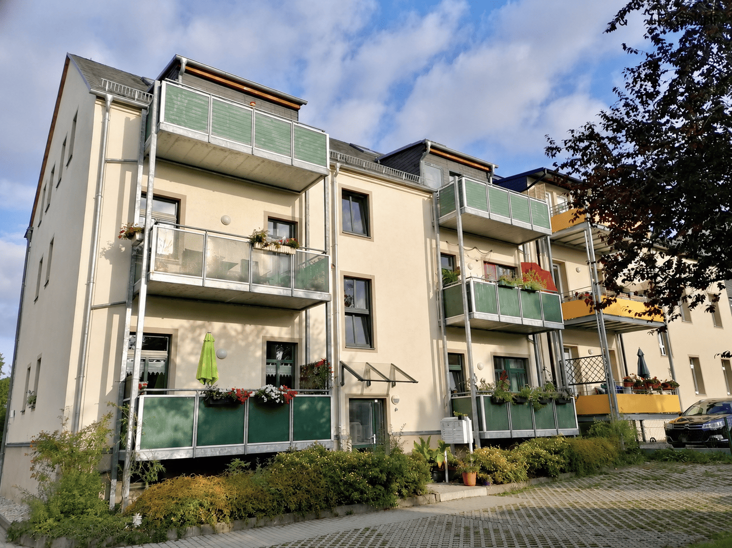 3-Raum Wohnung mit Balkon, Einbauküche, Stellplatz – Chemnitz – Vorschaubild 2