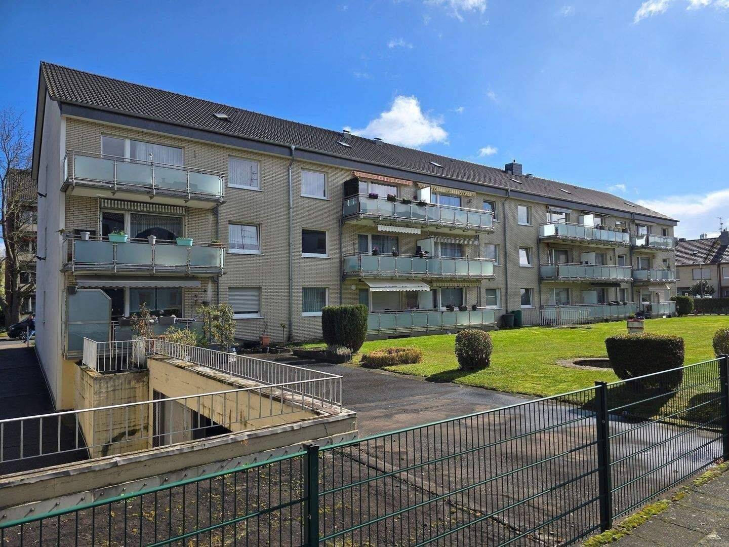 Ruhiges Wohnglück in Sackgassenlage mit Sonnenbalkon !!! – Köln – Vorschaubild 2