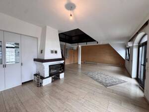 Großzügige 4-Zimmer-Maisonettewohnung mit Kamin, Dachterrasse, Klimaanlage und Aufzug – befristet – 50827 Köln – Vorschaubild 3