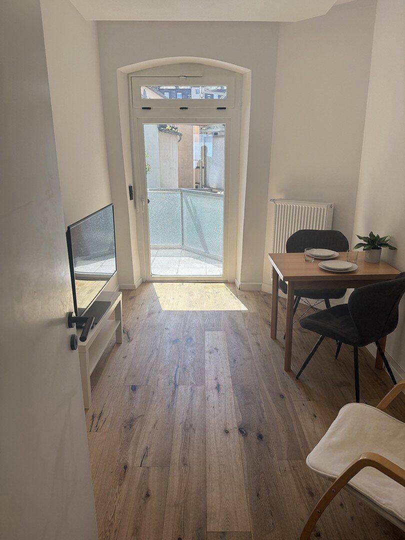 Premium WG-Zimmer (Frisch renoviert) mit Balkon, Top-Ausstattung & Gemeinschafts-Lounge – Nürnberg – Vorschaubild 2