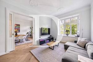 Exklusive Altbauwohnung mit modernem Komfort – 22299 Hamburg – Vorschaubild 2