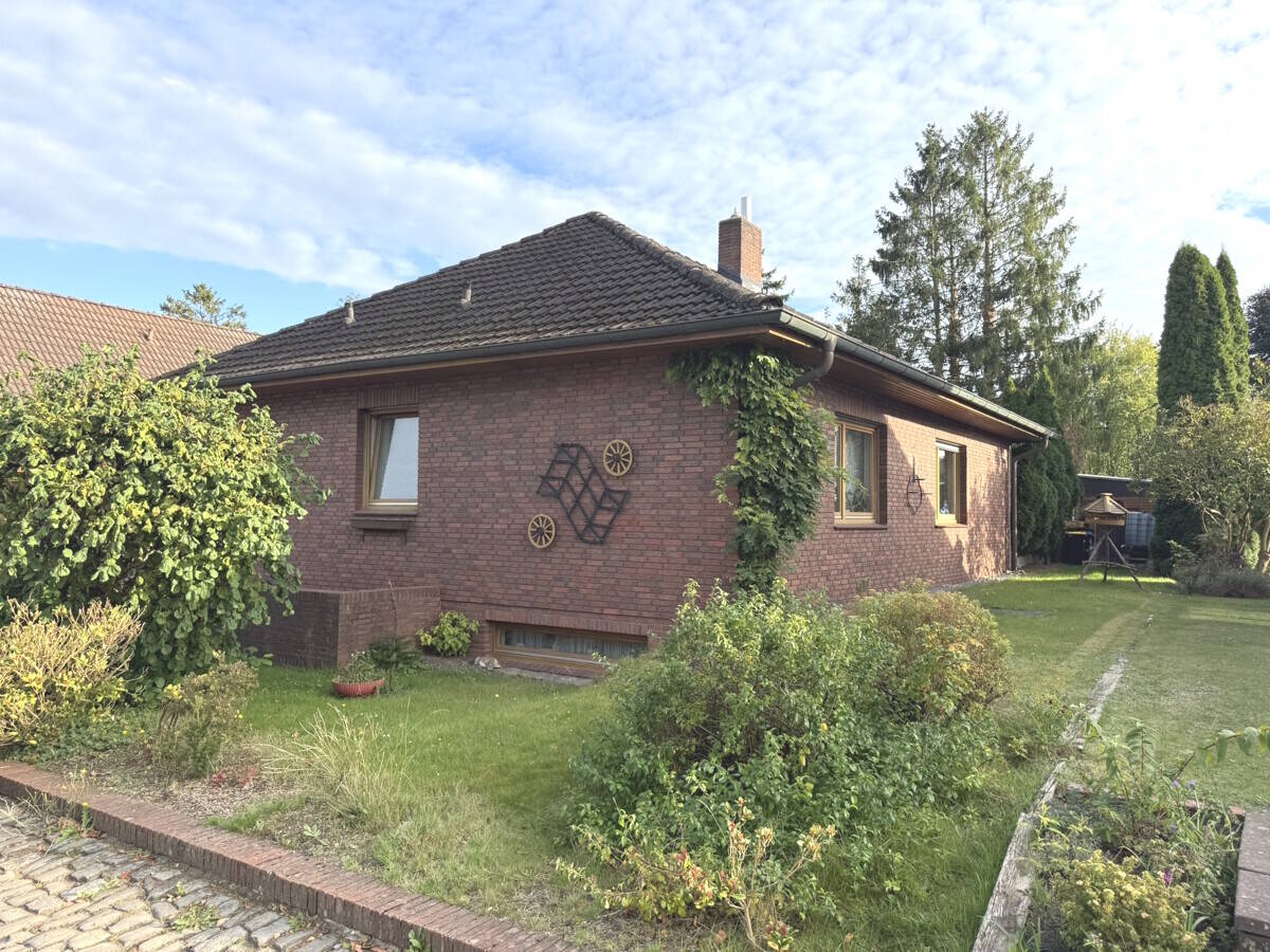 PURNHAGEN-IMMOBILIEN - Charmanter Bungalow mit Terrasse und Garten in Bremen-Farge – Bremen – Vorschaubild 2