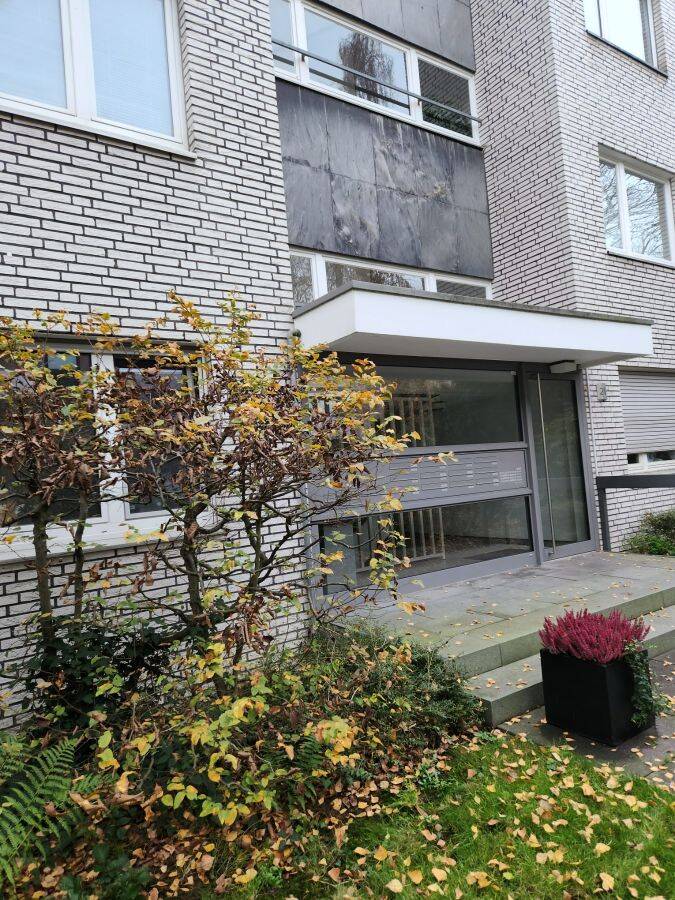Provisionsfrei* Golzheim - Rheinnähe - ruhige Erdgeschoss-Wohnung voll saniert und möbliert