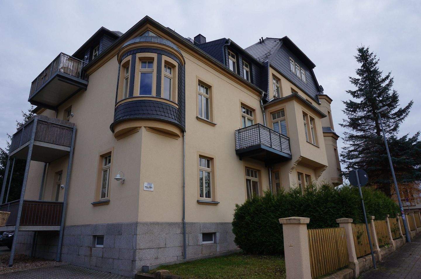 EBK vorhanden !!! TOP Wohnlage - Erker!!! frei ab 1.6.26