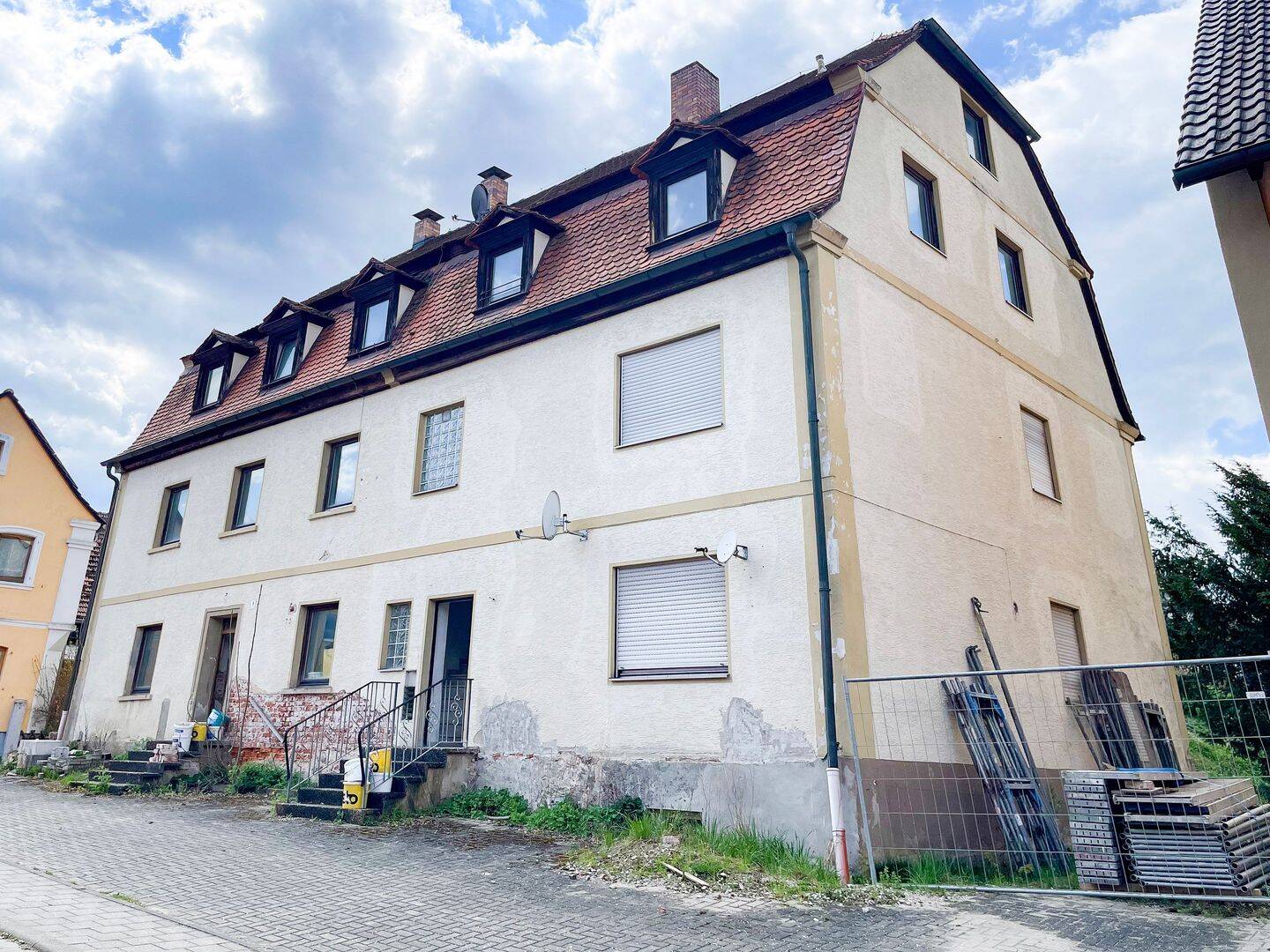 TOP-INVESTMENT: Mehrfamilienhaus mit 6 Wohnungen in Walsdorf bei Bamberg
