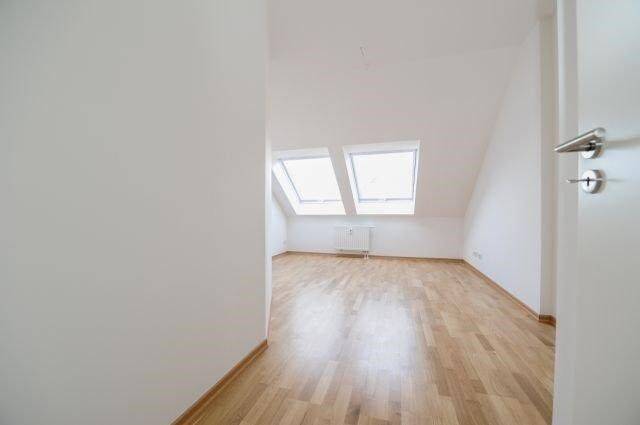 Viel Platz im Dachgeschoss! + Parkett + Lift + Wanne & Dusche + 13 m² Dachloggia + große Küche – Leipzig – Vorschaubild 5