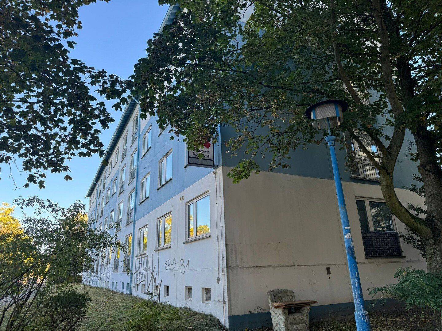 Mehrfamilienhaus mit 24 Wohneinheiten im Stadtzentrum abzugeben! – Hoyerswerda – Vorschaubild 2