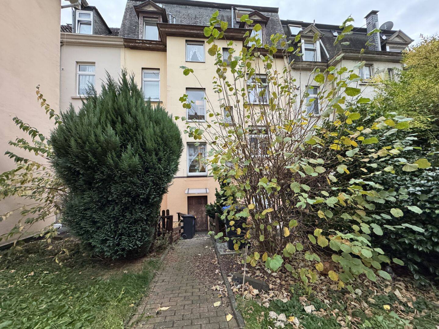 Denkmalgeschütztes Mehrfamilienhaus mit fünf Einheiten - voll vermietet