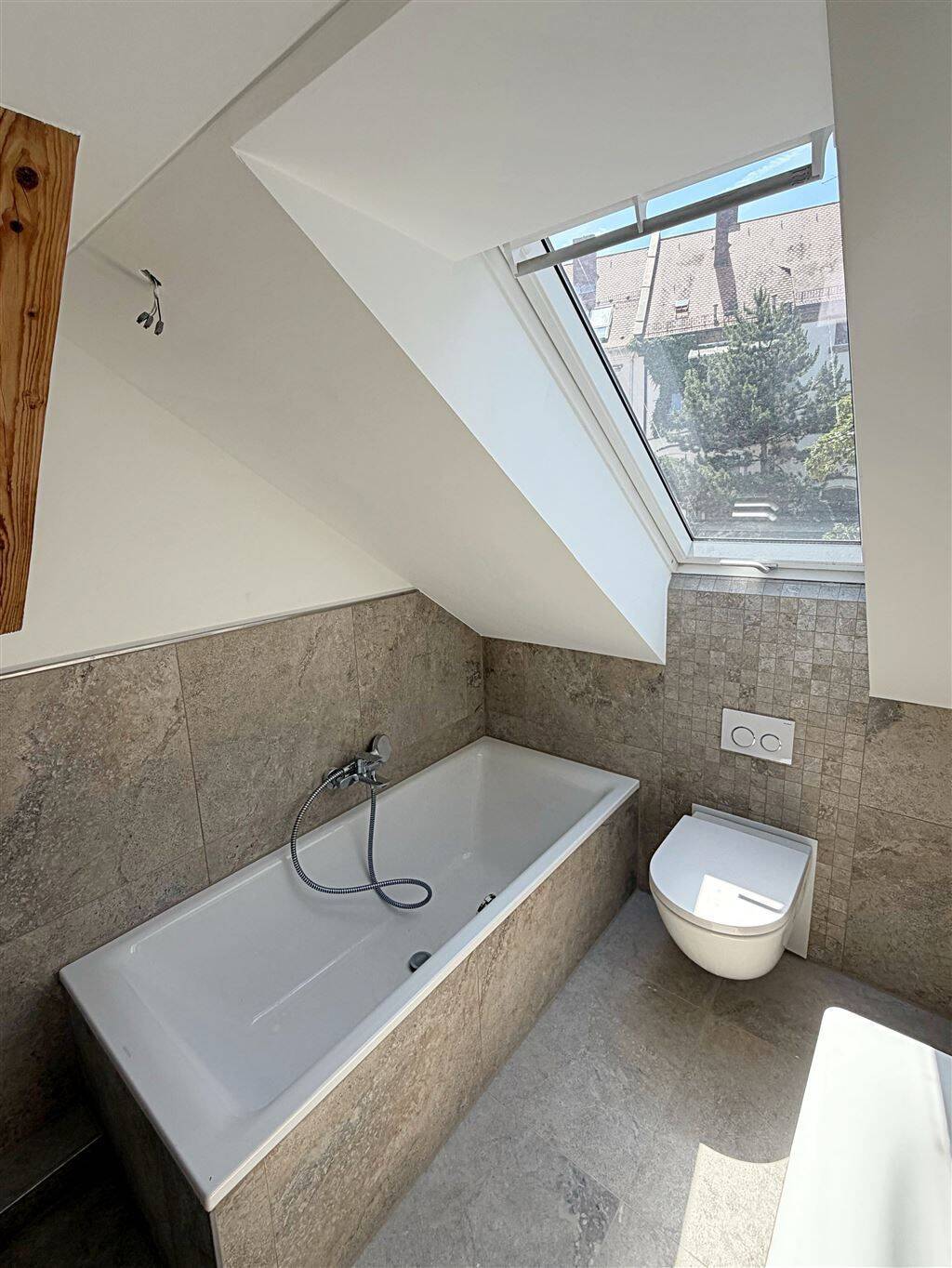 Erstbezug! Exklusive 3-Zi.-Altbauwohnung mit Balkon und EBK in Nürnberg – Nürnberg – Vorschaubild 6