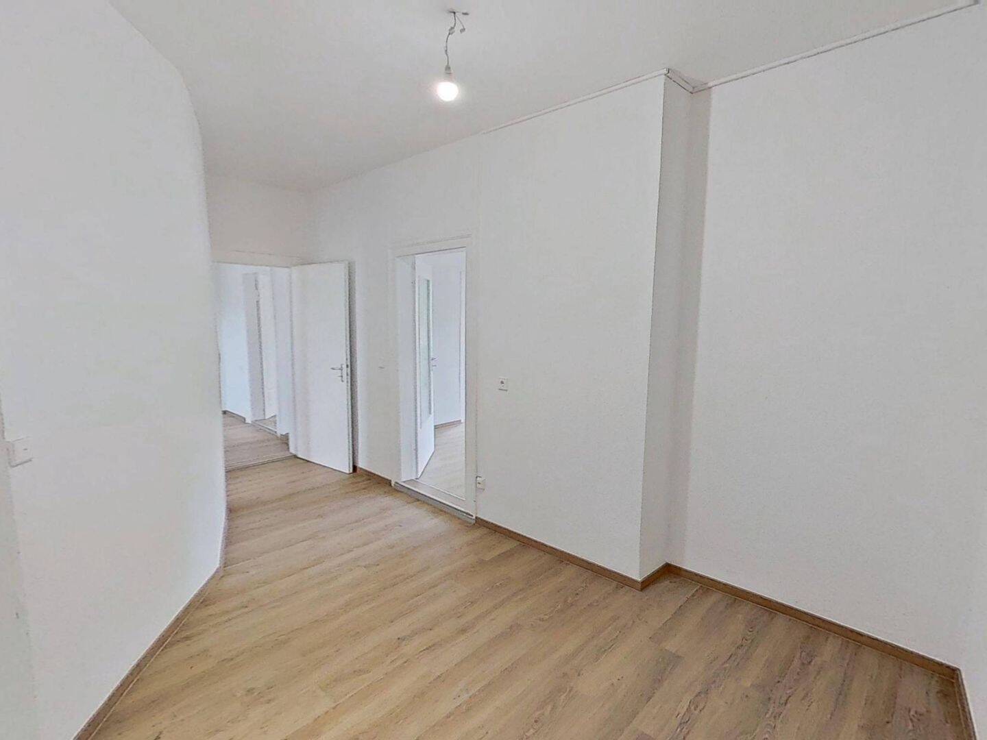 Lichtdurchflutetes WOHNJUWEL: Attraktive 3-Zimmer-Wohnung mit BALKON in Nürnberg – Nürnberg – Vorschaubild 8