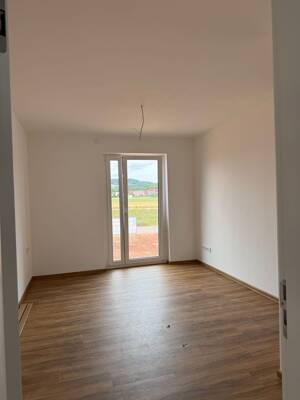 4 Zimmer Mietwohnung mit Balkon und Carport – 92699 Irchenrieth – Vorschaubild 1