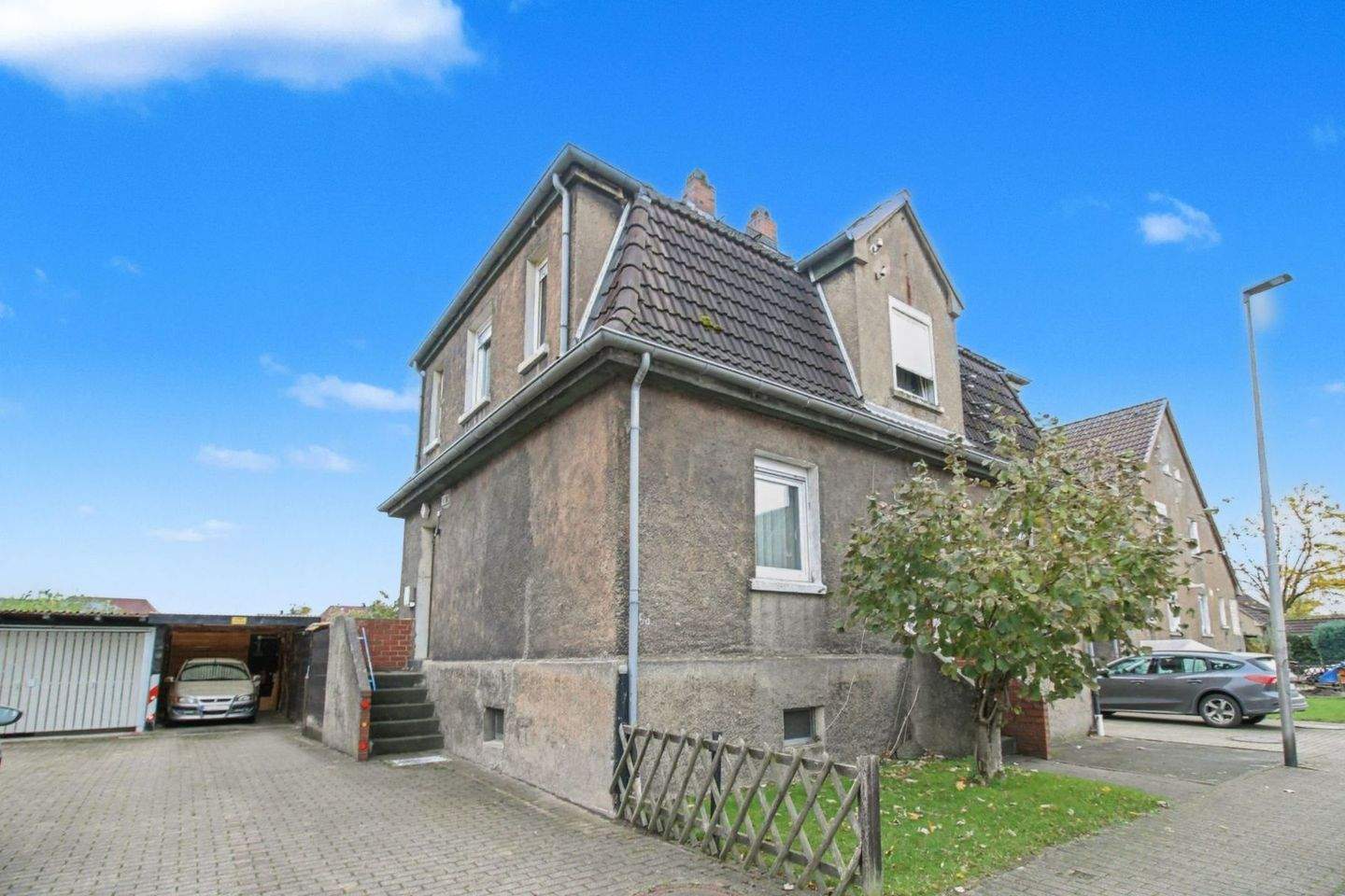 Freistehendes Zweifamilienhaus mit großem Garten in Hamm-Herringen – Hamm – Bild 1 von 7