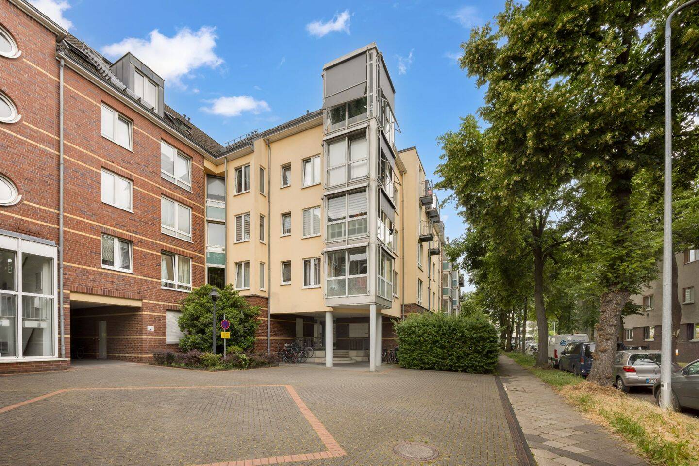 Maisonette im Erbbaurecht: Wohnkomfort auf zwei Ebenen in Düsseldorf-Benrath