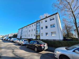 Kleine 3 Zimmer Wohnung mit Balkon in ruhiger Lage