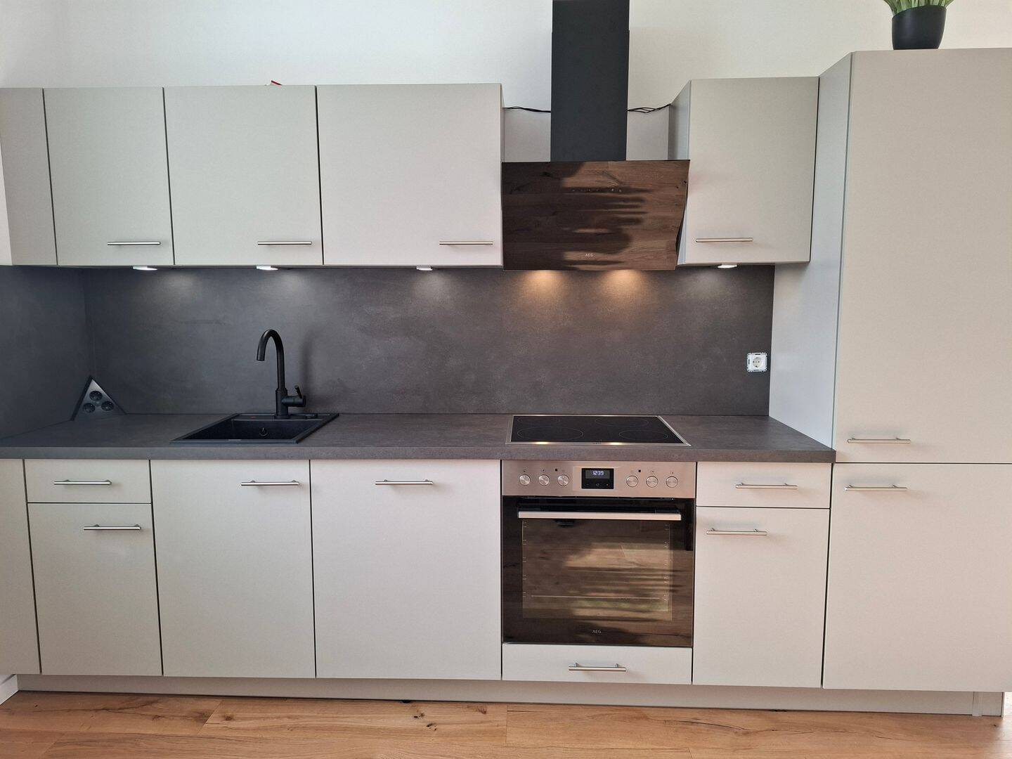 Schöne frisch sanierte 2 Zimmerwohnung