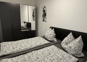 Klein, fein, möbliert mit Balkon und sofort verfügbar! Jetzt Besichtigungstermin vereinbaren! – 85055 Ingolstadt – Vorschaubild 1