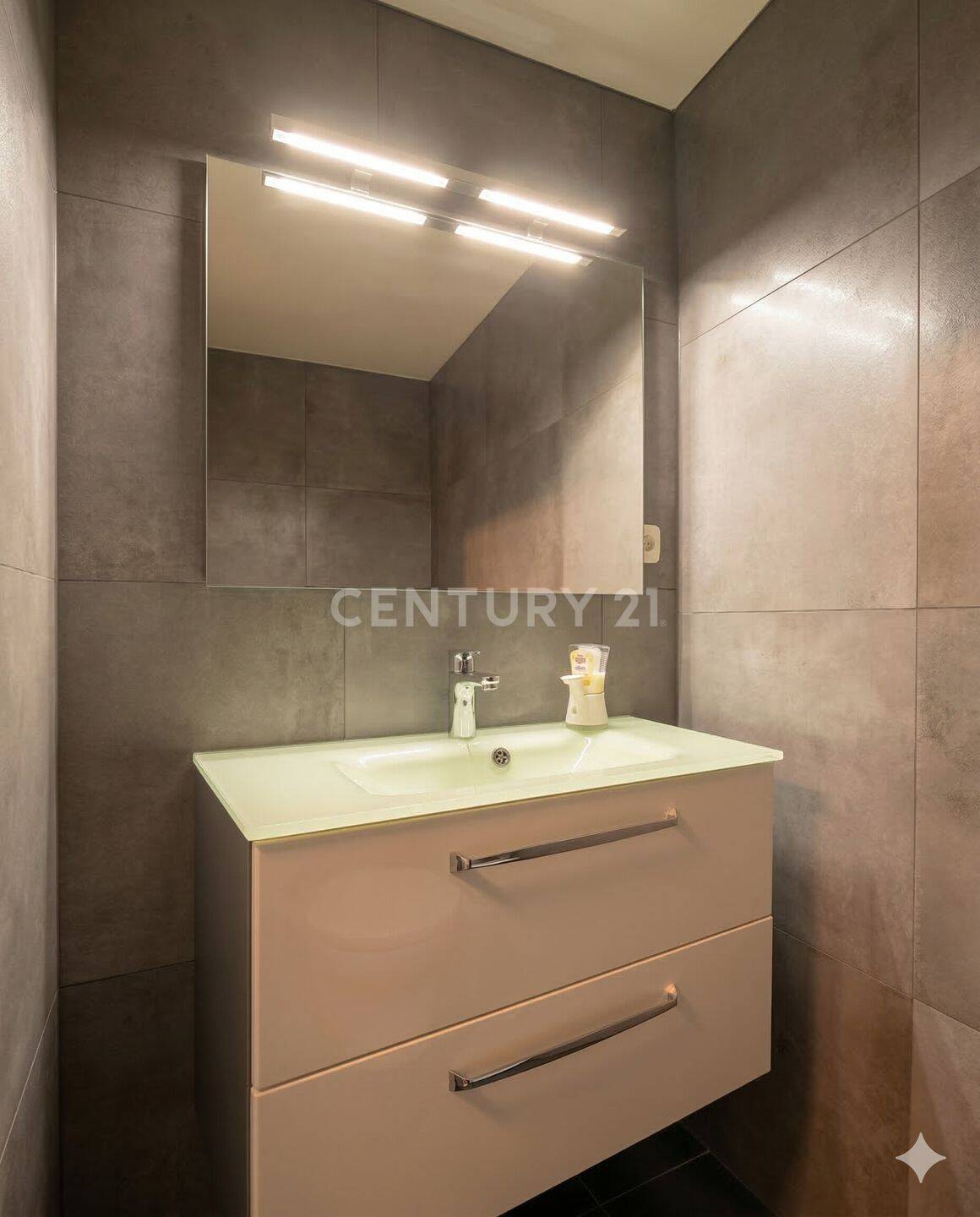 Exklusives Ambiente auf mehreren Ebenen: Modernisiertes Massivhaus mit mediterranem Flair – Mönchengladbach – Vorschaubild 8