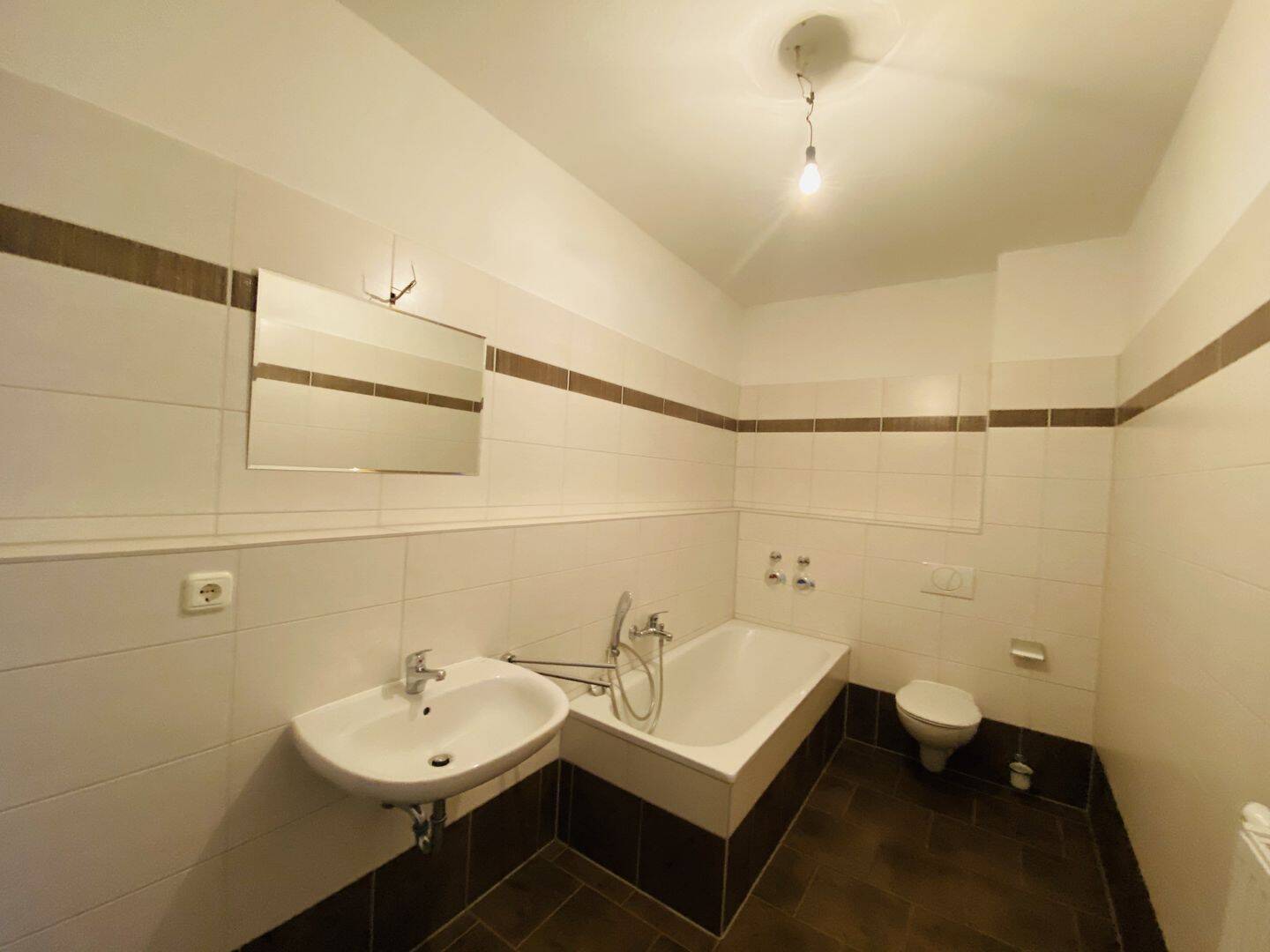 Traumhafte 2-Zimmer-Wohnung mit Balkon & saniertem Bad im begehrten Stadtfeld – Magdeburg – Vorschaubild 6