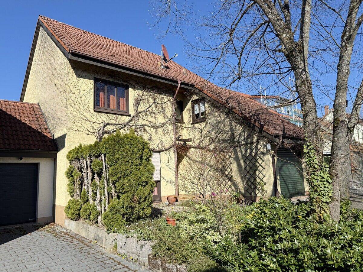 GERÄUMIGES EINFAMILIENHAUS MIT GARTEN UND GARAGE IN STADTNAHER LAGE – Schwäbisch Hall – Vorschaubild 2