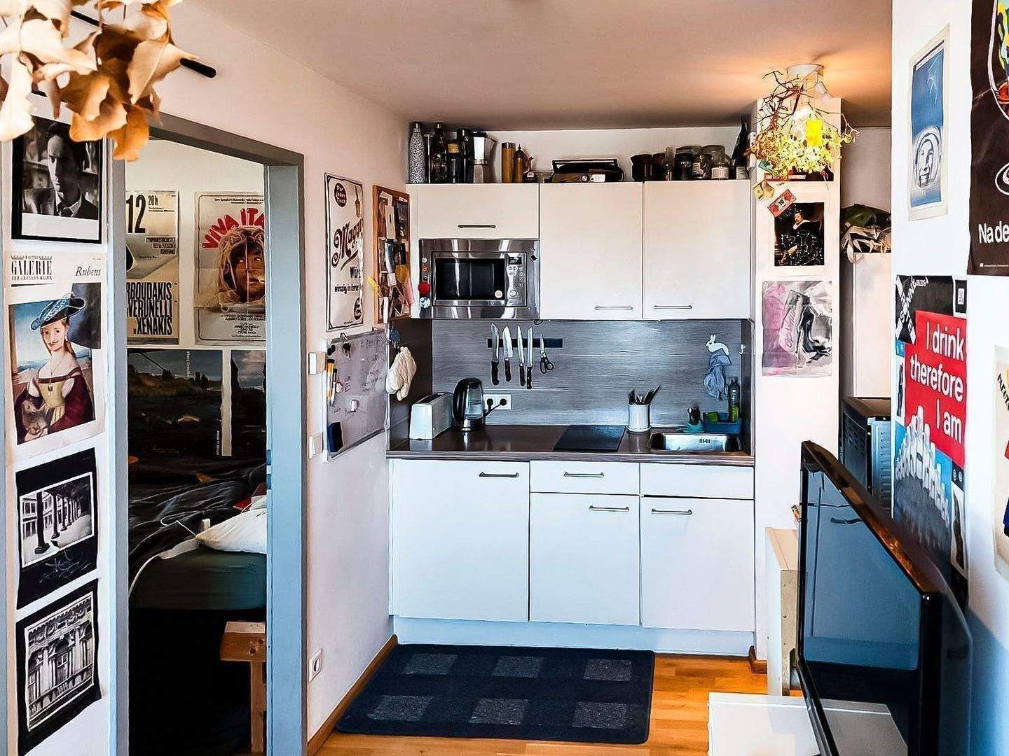 WG-Apartment mit verglastem Balkon in München - Moosach – München – Vorschaubild 6