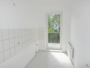Ab sofort zu haben: Gemütliche 1-Zimmer-Wohnung mit Balkon (Hofseite), separater Küche und Badewanne – 39112 Magdeburg – Vorschaubild 9