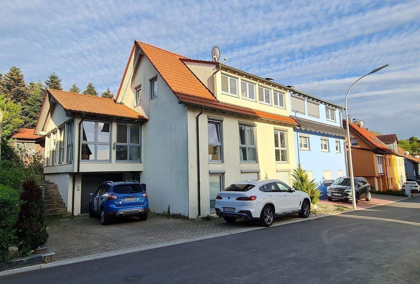Außergewöhnlich großzügiges Wohlfühlanwesen für die ganze Familie… – Osterburken – Bild 1 von 9