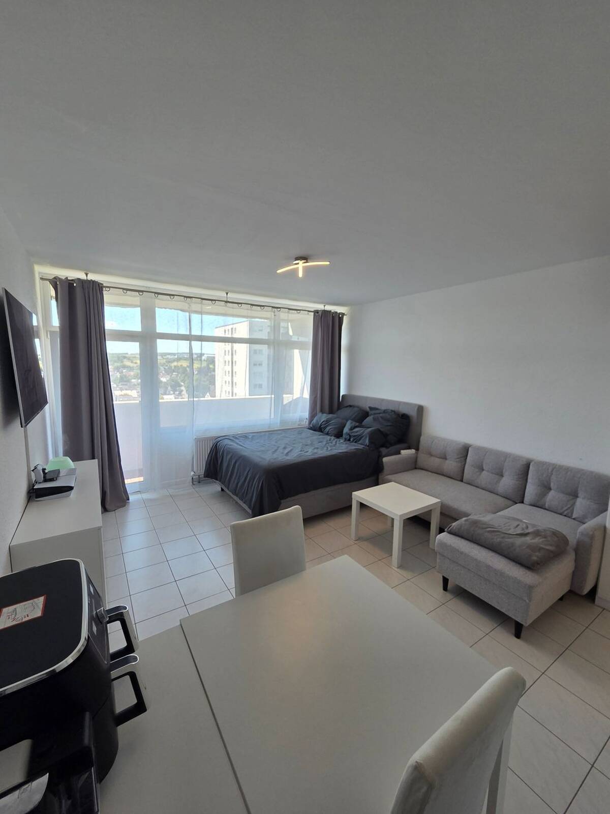 Möbliertes Apartment mit Balkon & Stellplatz – Mainz-Marienborn (Wohnen auf Zeit) – 55127 Mainz – Bild 1 von 9