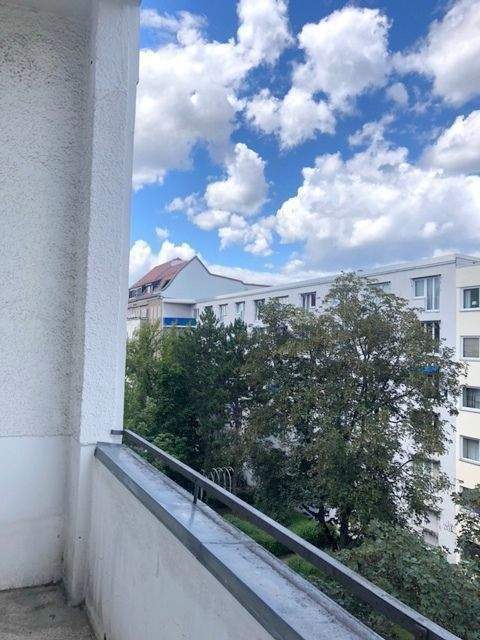 Großartige Altbau-Eigentumswohnung*4 bis 5 Zimmer*Balkon*Lift*geschliffenes Parkett*Stuck*City West*hohe Decken – Berlin – Vorschaubild 3