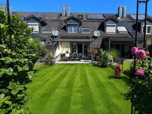 Charmantes Reihenhaus mit traumhaftem Garten in ruhiger Wohnlage in Allach