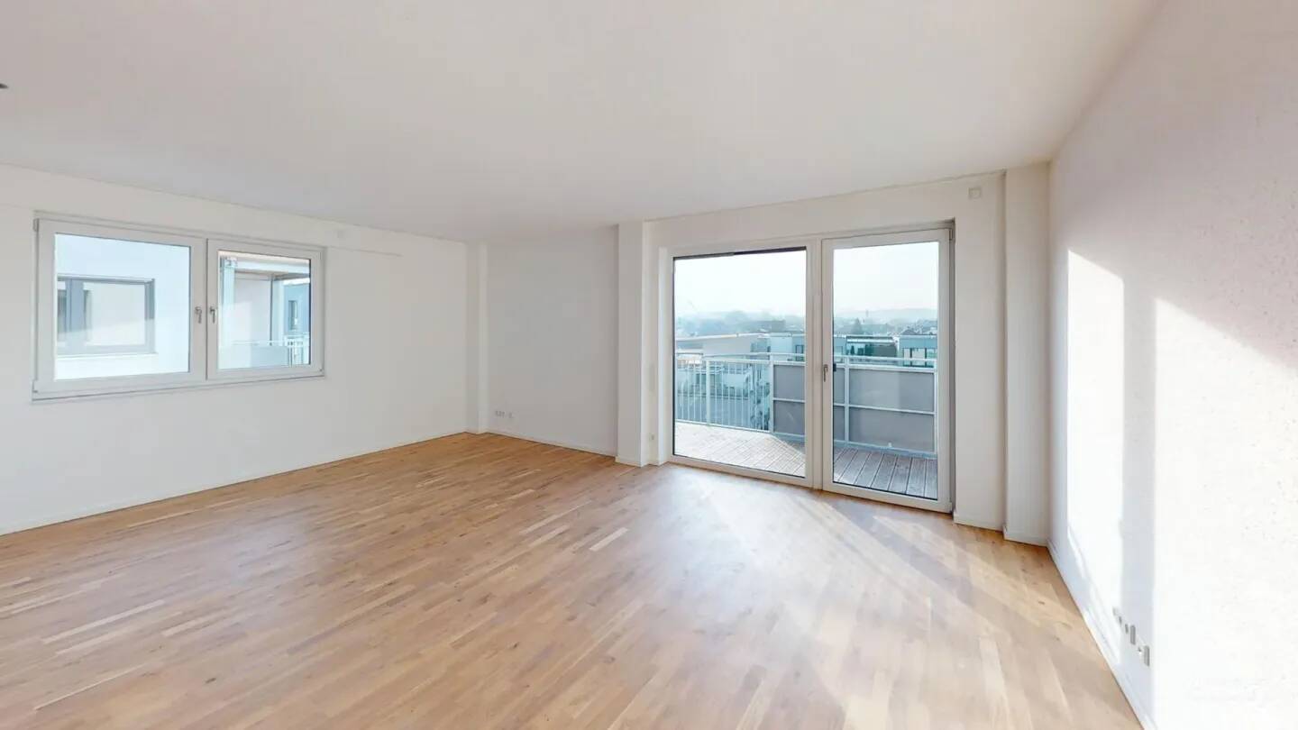 Hell.Parkett.Balkon.Aussicht.