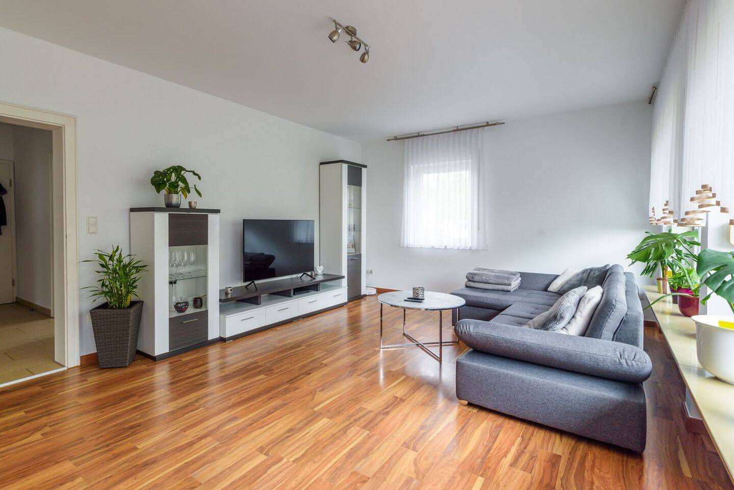 Freundliche und helle 3-Zimmer-Wohnung mit gehobener Ausstattung und Terrasse in Nürnberg/Boxdorf – Nürnberg – Vorschaubild 2
