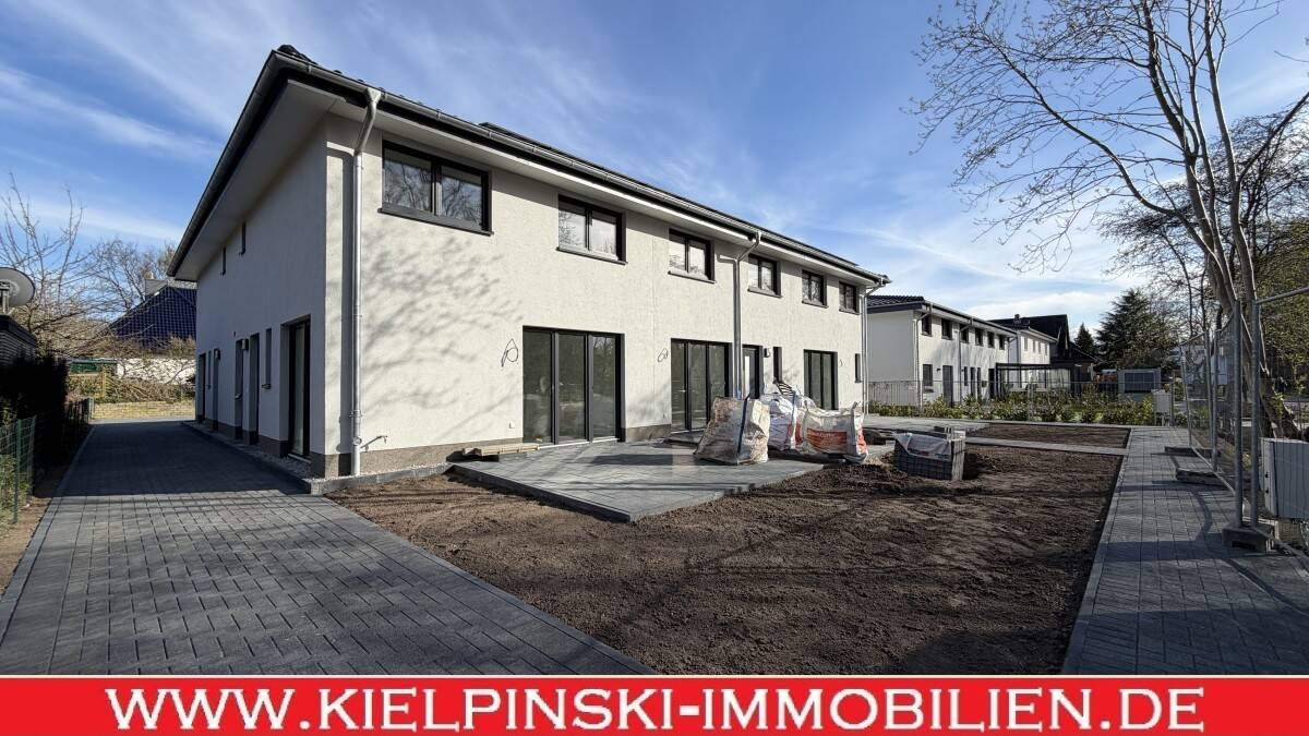 Nur noch eine freie Wohnung! 5-Zi.-NEUBAU-Maisonette-ETW (GEG/KfW55) mit eigenem Garten in Seitenstr. von Niendorf! – Hamburg – Bild 1 von 9