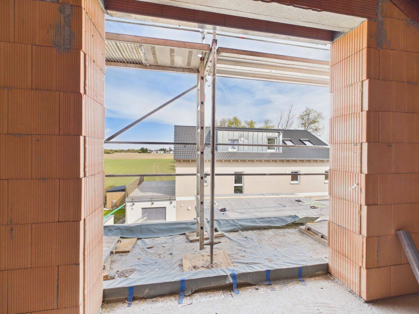 2-ZKB-Dachgeschosswohnung mit Aufzug und Südost-Balkon! Ruhige Lage! Wallbox vorbereitet! – Ingolstadt – Vorschaubild 4