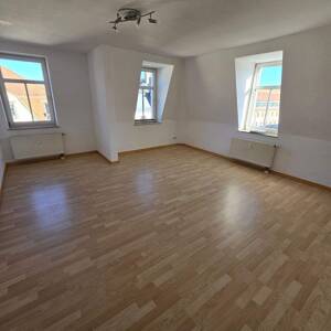Freie gemütliche sonn. 2,5 DG-Mais.-Wohnung mit mod. EBK + Stellplatz in ruhiger Lage v. Dresden-Löbtau