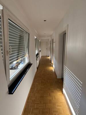 98qm Wohnung mit 2 Balkonen, begehb. Kleiderschrank, Garage, Parkett und EBK 3Zi – 35394 Gießen – Vorschaubild 9