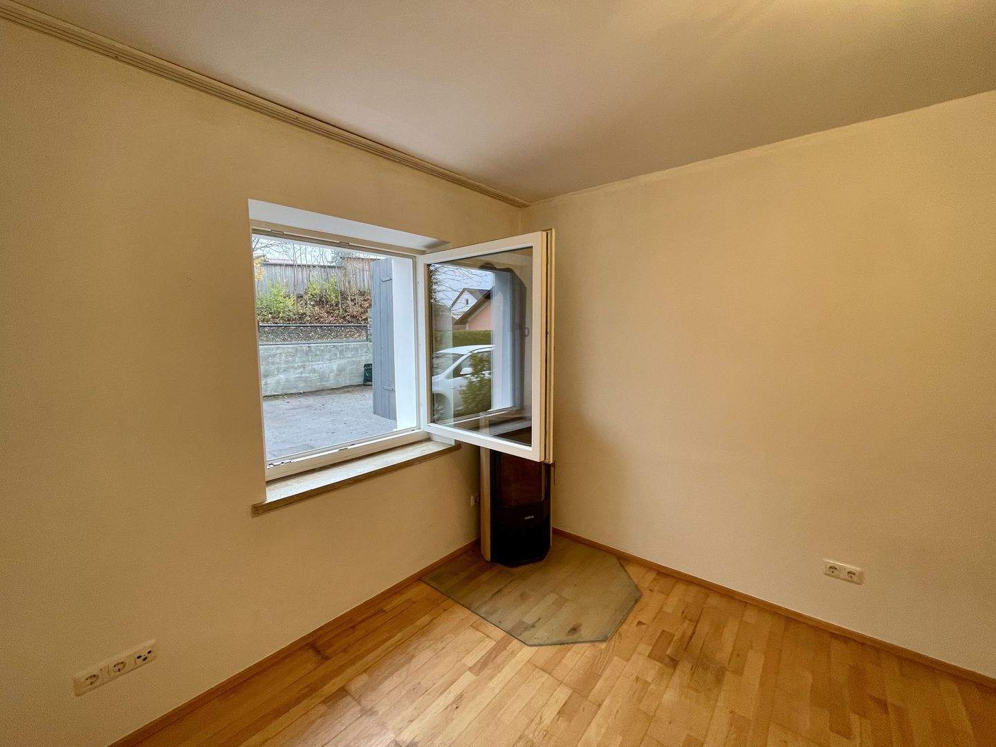 48 m² Wfl. + große Garage in Stamsried – Stamsried – Bild 1 von 6
