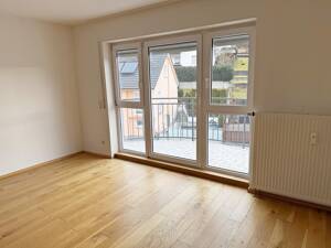 Tolle 3 - Zimmer - Maisonette - Wohnung mit zwei sonnigen Balkonen und TG-Stellplatz in Burladingen – 72393 Burladingen – Vorschaubild 2