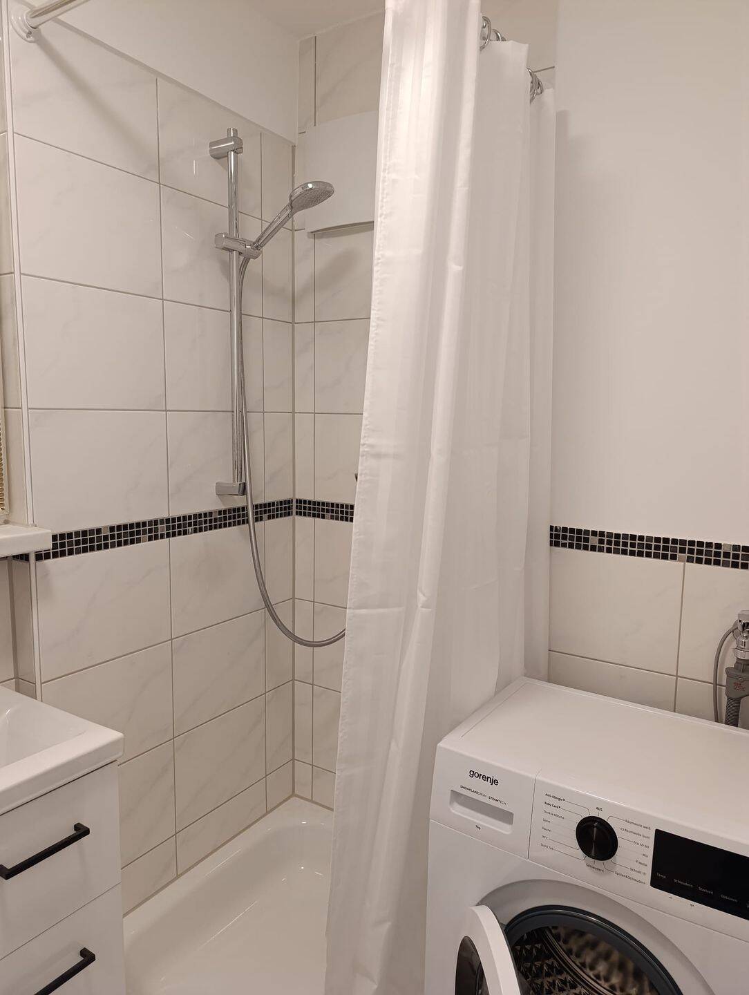 Erstbezug nach Sanierung: Vollmöblierte 2 Zi. Wohnung – München – Vorschaubild 8