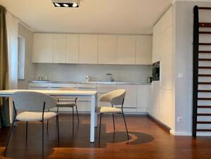 Exklusive, sonnige Familienwohnung - 4-ZKB mit Balkon direkt am Rebstockpark – 60486 Frankfurt am Main – Vorschaubild 2