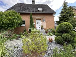 Kapitalanlage mit lebenslangem Wohnrecht - Gepflegtes Einfamilienhaus mit Einliegerwohnung auf 1.365 m² Grundstück