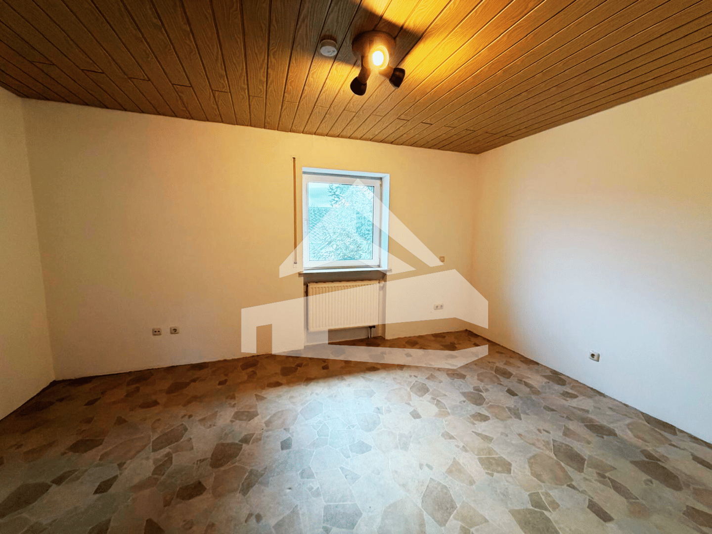 Charmantes Zweifamilienhaus mit 10 Zimmern, Kamin, Terrasse & Balkon – Vielseitig nutzbar in idyllischer Lage – Plößberg – Vorschaubild 5