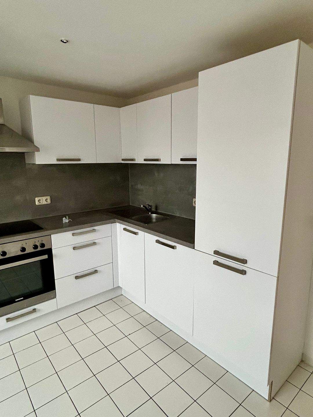 +++HELLE DG-WOHNUNG MIT MODERNER EBK IM ZENTRUM+++ – Chemnitz – Vorschaubild 3