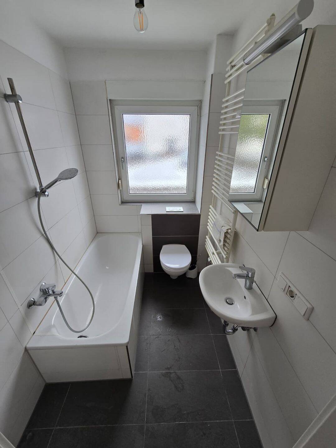 3-Zimmerwohnung im EG mit Küche(NEU), Garten, Garage und Keller – Nürnberg – Vorschaubild 2